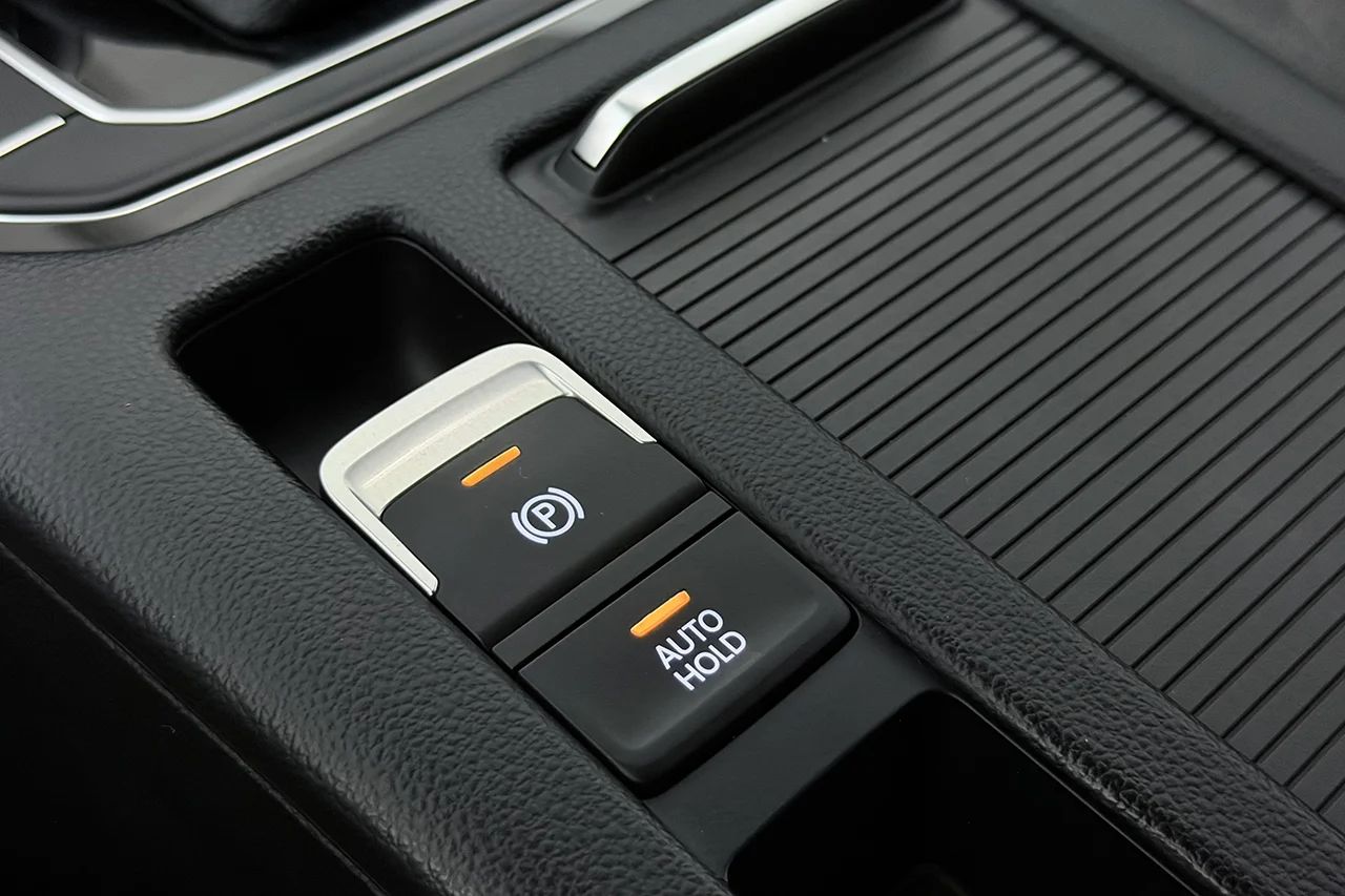 Volkswagen Passat SC 1.5 TSI Aut Drag Kamera Värmare Stolminne Keyless MOMS – bild 30 av 37