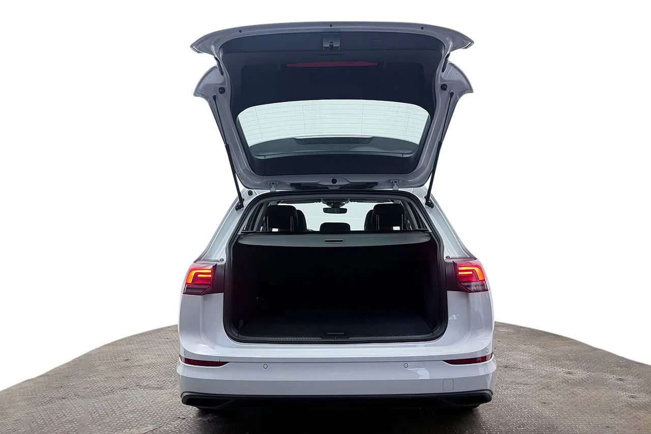 Volkswagen Golf SC 1.5 TSI Dubbelkommando Cockpit Filassistans P-Sensorer MOMS 150hk – bild 7 av 34