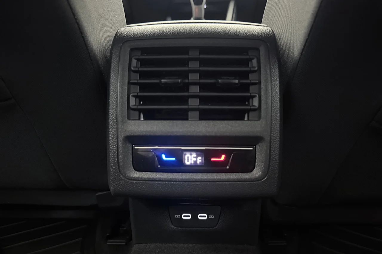Volkswagen Golf SC 1.5 TSI Dubbelkommando Cockpit Filassistans P-Sensorer MOMS 150hk – bild 15 av 34