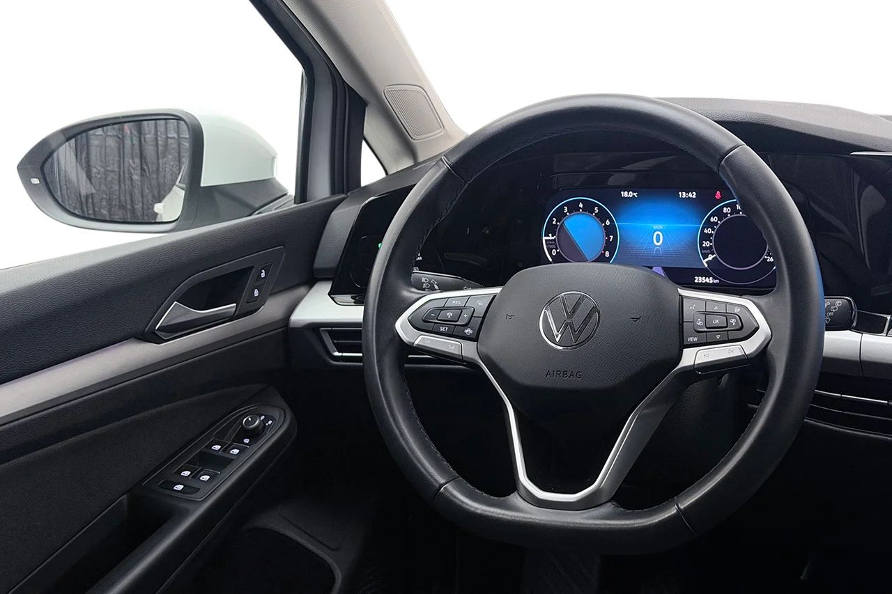 Volkswagen Golf SC 1.5 TSI Dubbelkommando Cockpit Filassistans P-Sensorer MOMS 150hk – bild 16 av 34