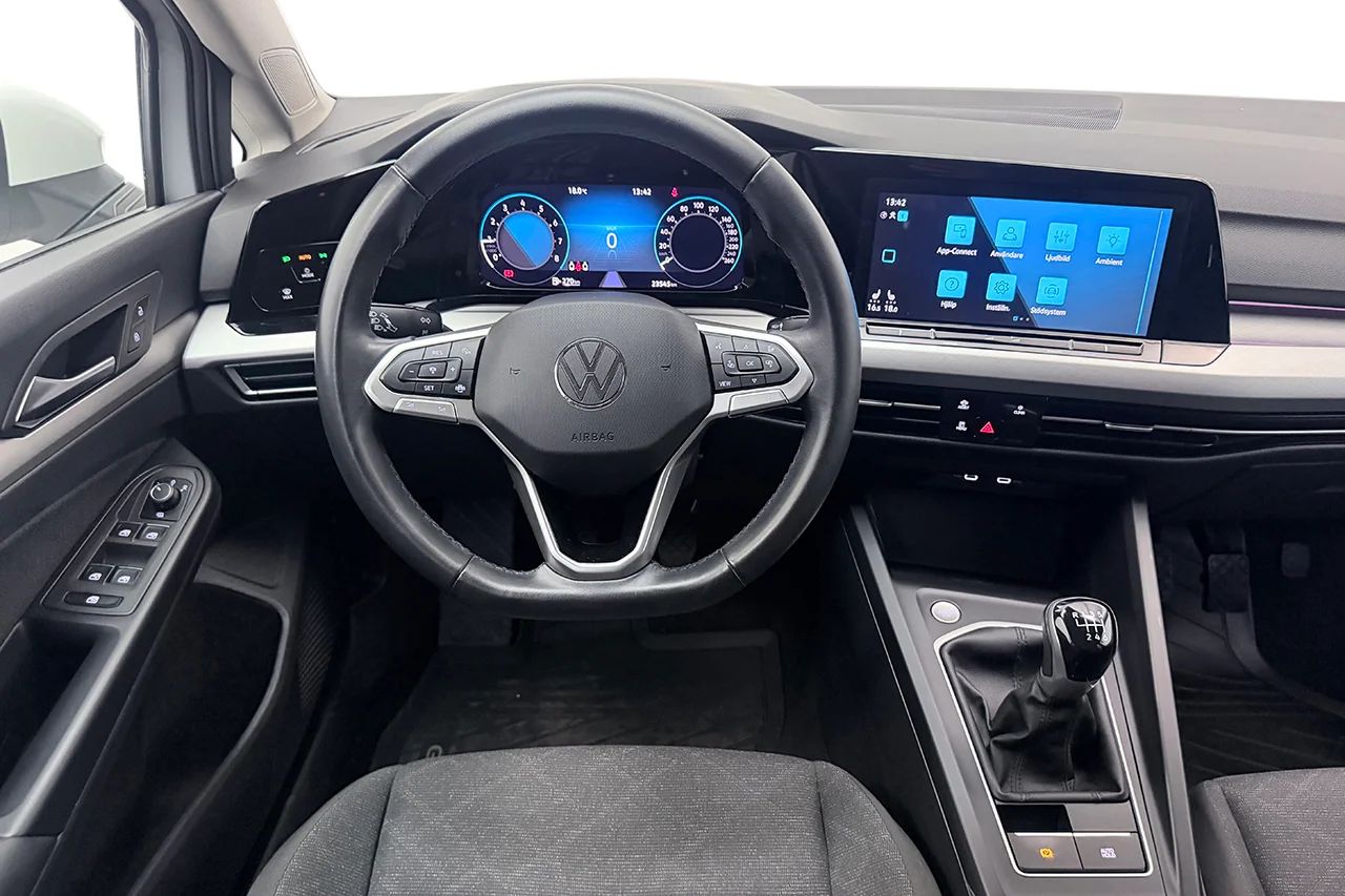 Volkswagen Golf SC 1.5 TSI Dubbelkommando Cockpit Filassistans P-Sensorer MOMS 150hk – bild 17 av 34