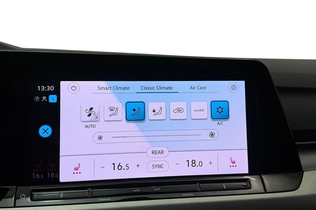 Volkswagen Golf SC 1.5 TSI Dubbelkommando Cockpit Filassistans P-Sensorer MOMS 150hk – bild 24 av 34