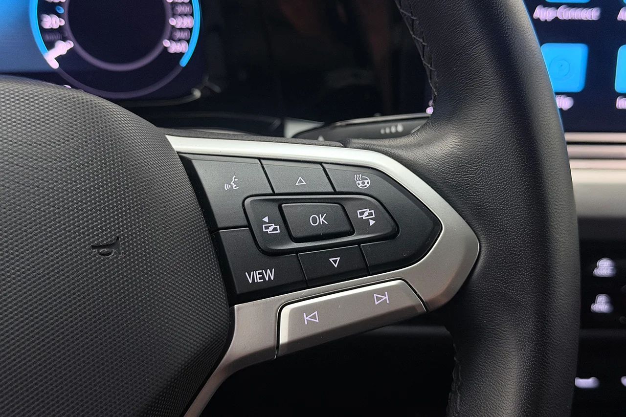 Volkswagen Golf SC 1.5 TSI Dubbelkommando Cockpit Filassistans P-Sensorer MOMS 150hk – bild 20 av 34