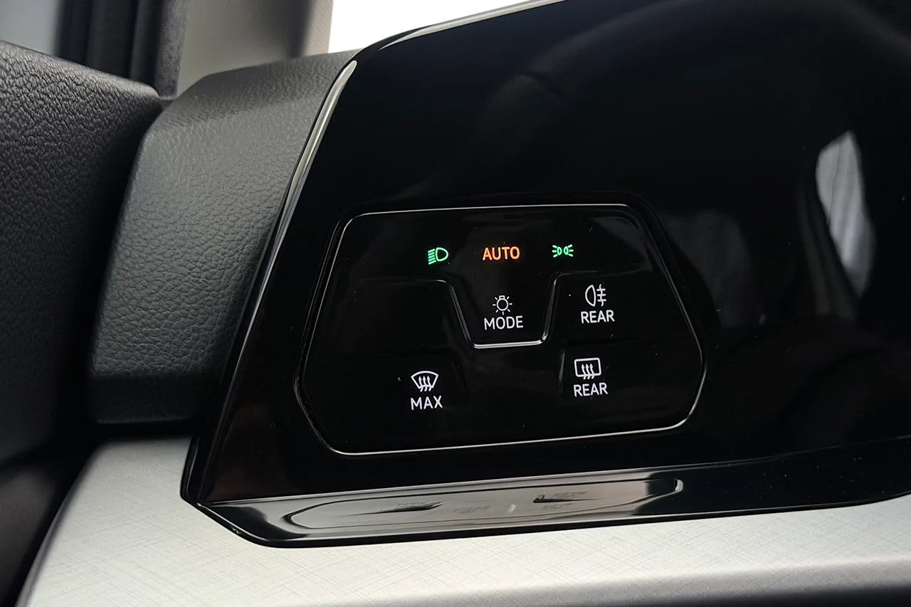 Volkswagen Golf SC 1.5 TSI Dubbelkommando Cockpit Filassistans P-Sensorer MOMS 150hk – bild 32 av 34