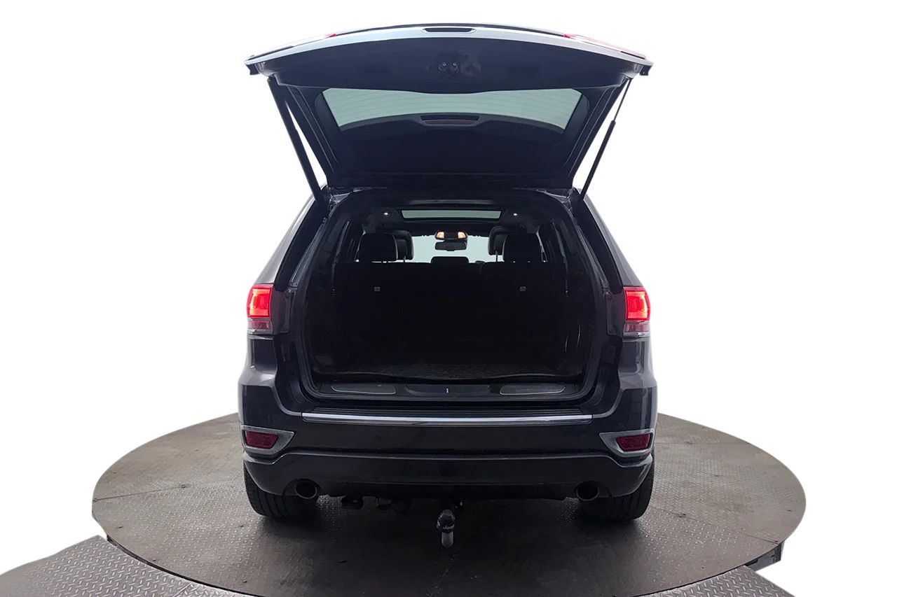 Jeep Grand Cherokee 3.0 V6 CRD 4WD Overland Drag Pano Navi Kamera Läder Stolminne 250hk – bild 7 av 40