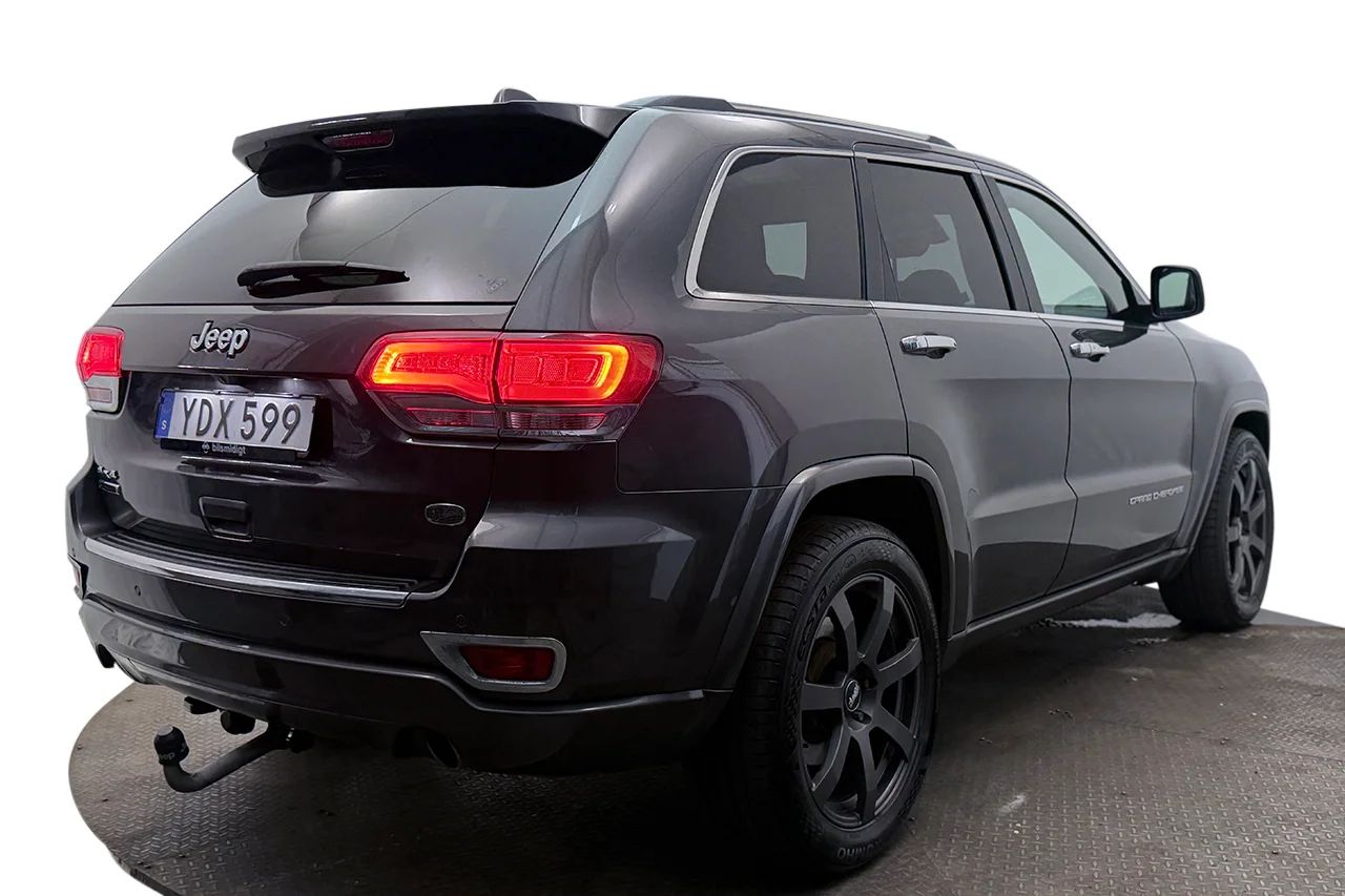 Jeep Grand Cherokee 3.0 V6 CRD 4WD Overland Drag Pano Navi Kamera Läder Stolminne 250hk – bild 5 av 40