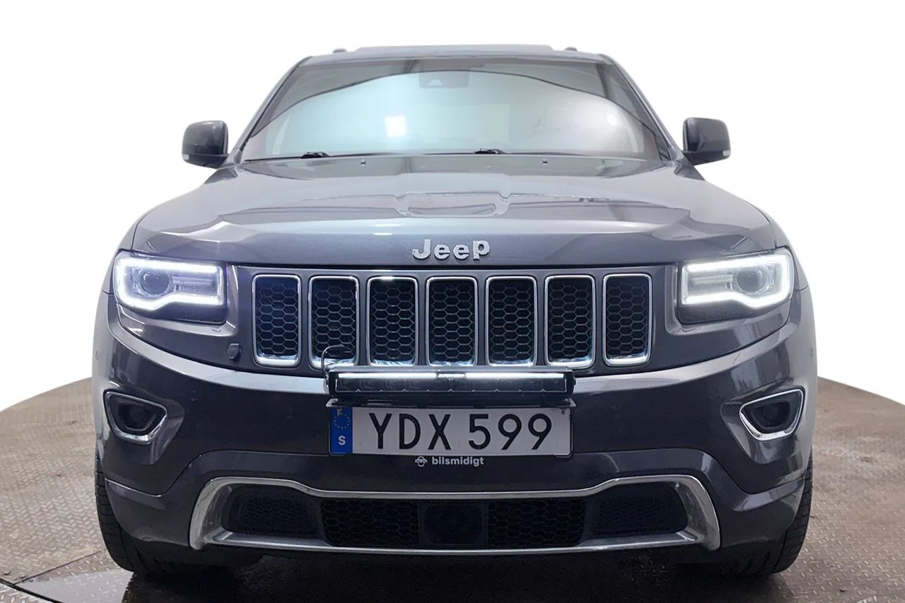 Jeep Grand Cherokee 3.0 V6 CRD 4WD Overland Drag Pano Navi Kamera Läder Stolminne 250hk – bild 2 av 40