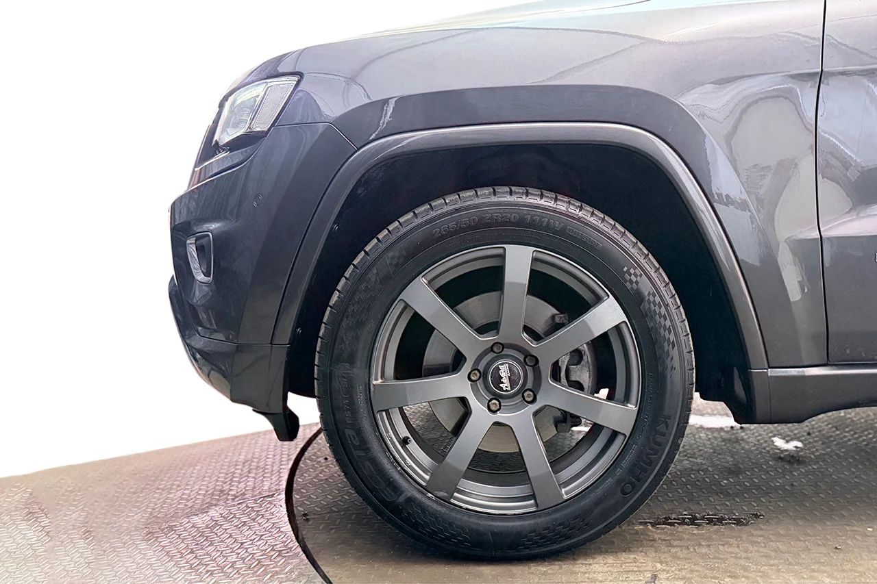 Jeep Grand Cherokee 3.0 V6 CRD 4WD Overland Drag Pano Navi Kamera Läder Stolminne 250hk – bild 10 av 40