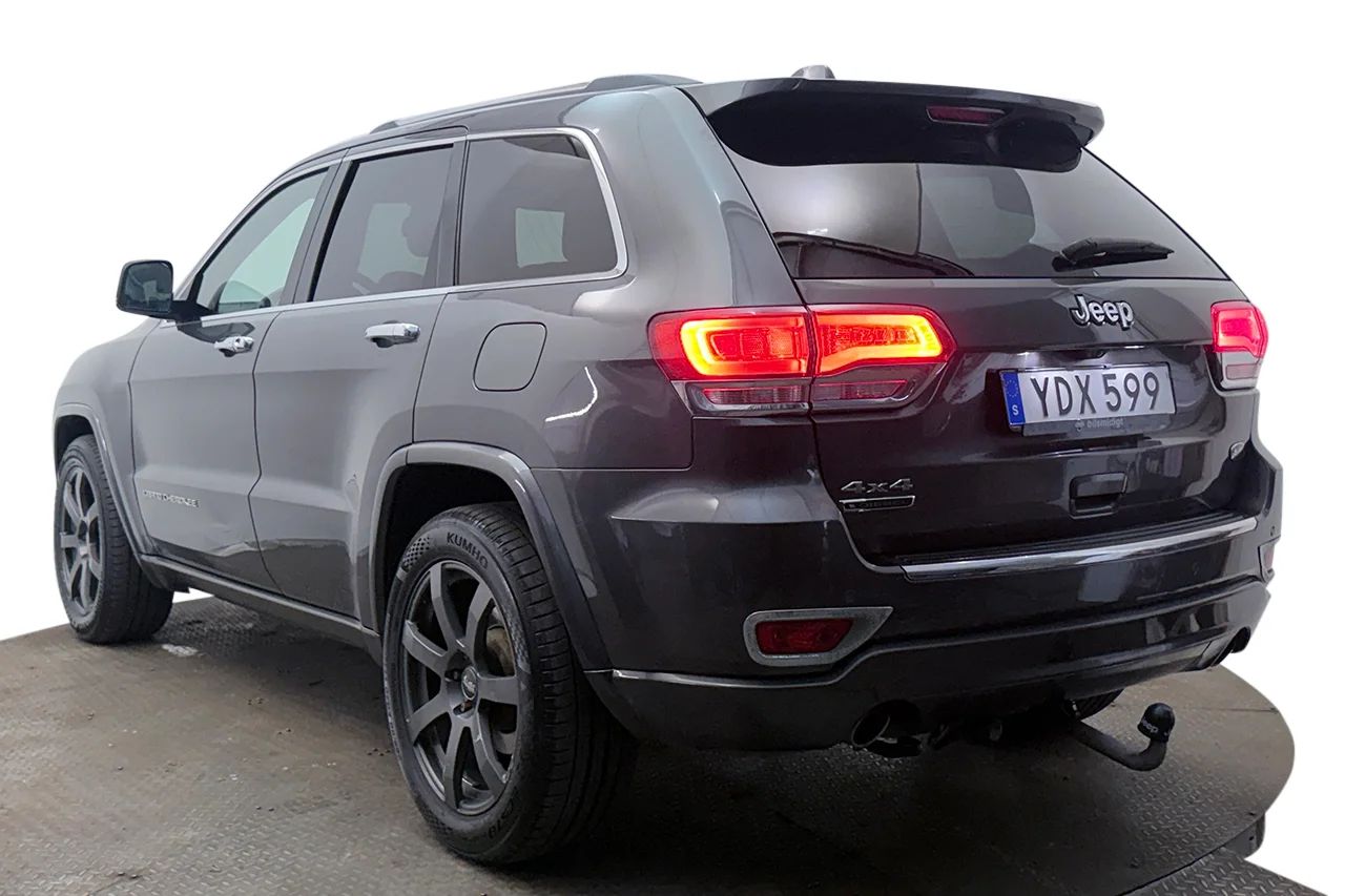 Jeep Grand Cherokee 3.0 V6 CRD 4WD Overland Drag Pano Navi Kamera Läder Stolminne 250hk – bild 8 av 40