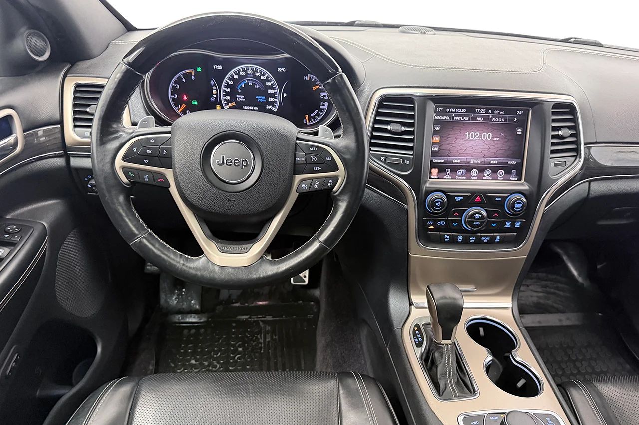 Jeep Grand Cherokee 3.0 V6 CRD 4WD Overland Drag Pano Navi Kamera Läder Stolminne 250hk – bild 23 av 40