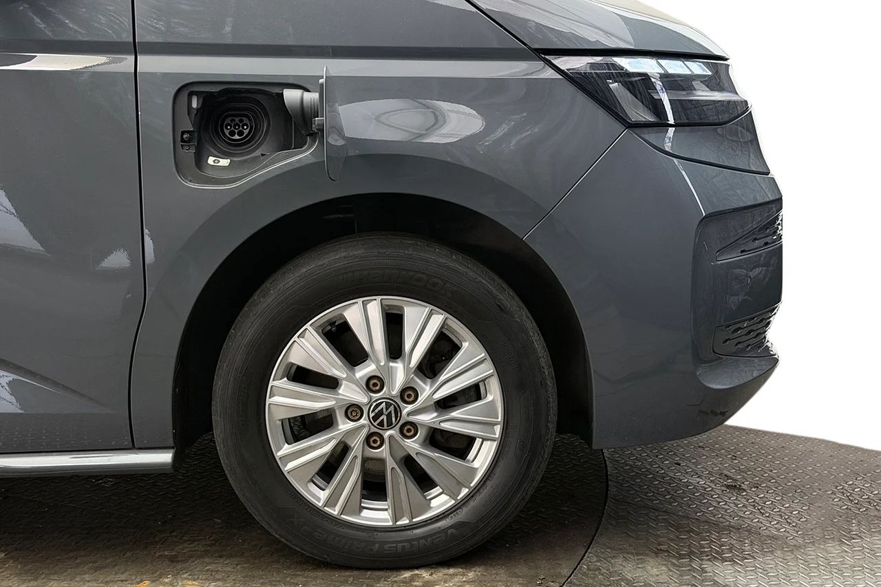 Volkswagen Multivan eHybrid 1.4 TSI Plus Drag Navi Kamera Cockpit MOMS 218hk – bild 5 av 33