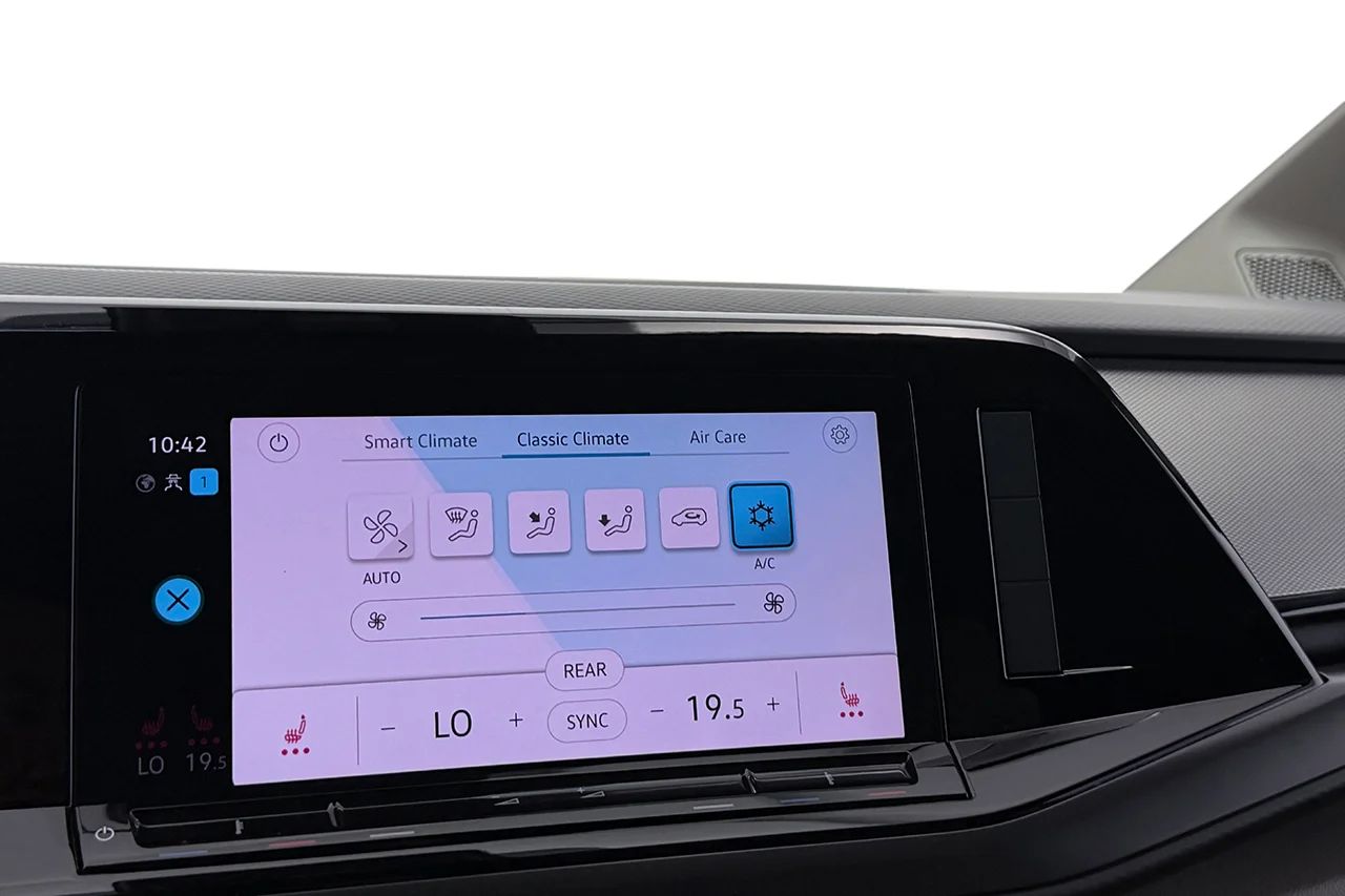 Volkswagen Multivan eHybrid 1.4 TSI Plus Drag Navi Kamera Cockpit MOMS 218hk – bild 21 av 33