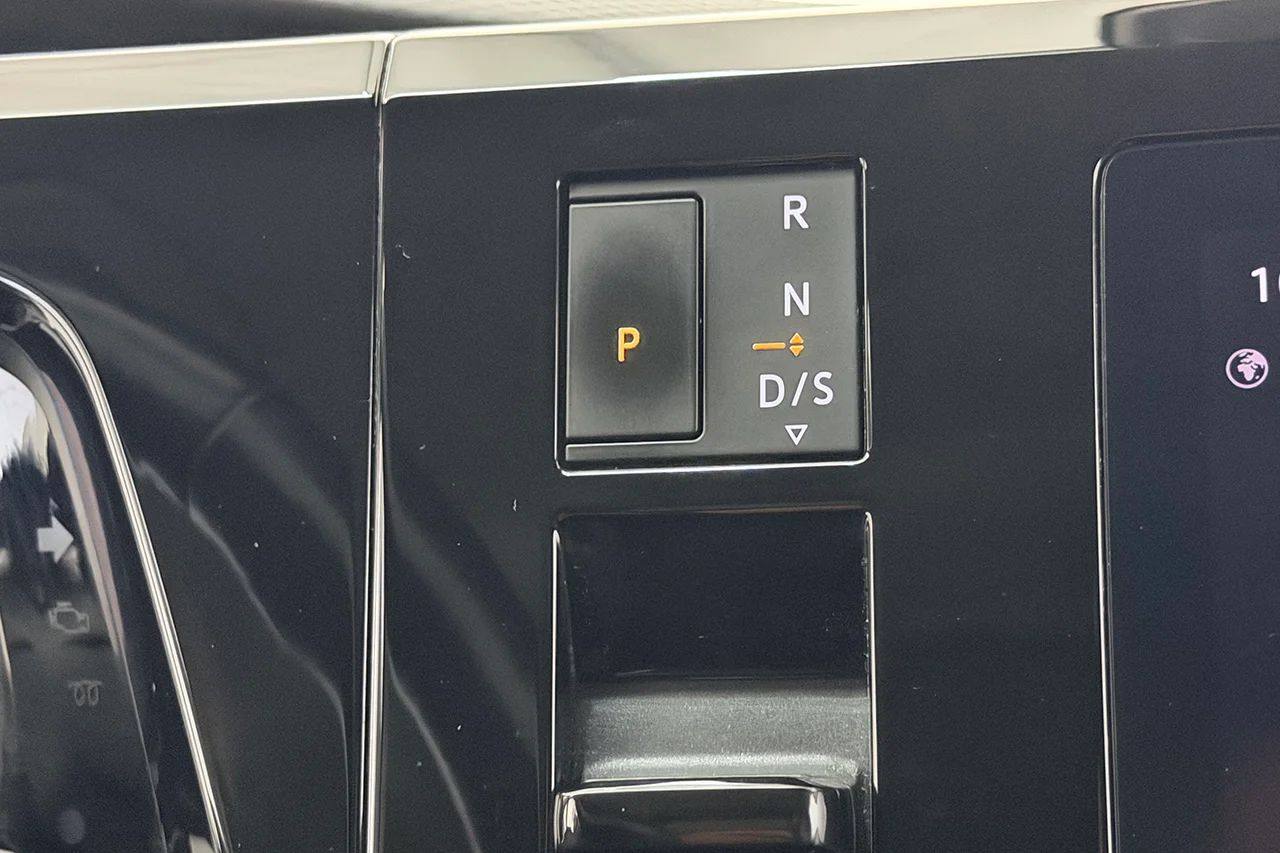 Volkswagen Multivan eHybrid 1.4 TSI Plus Drag Navi Kamera Cockpit MOMS 218hk – bild 16 av 33
