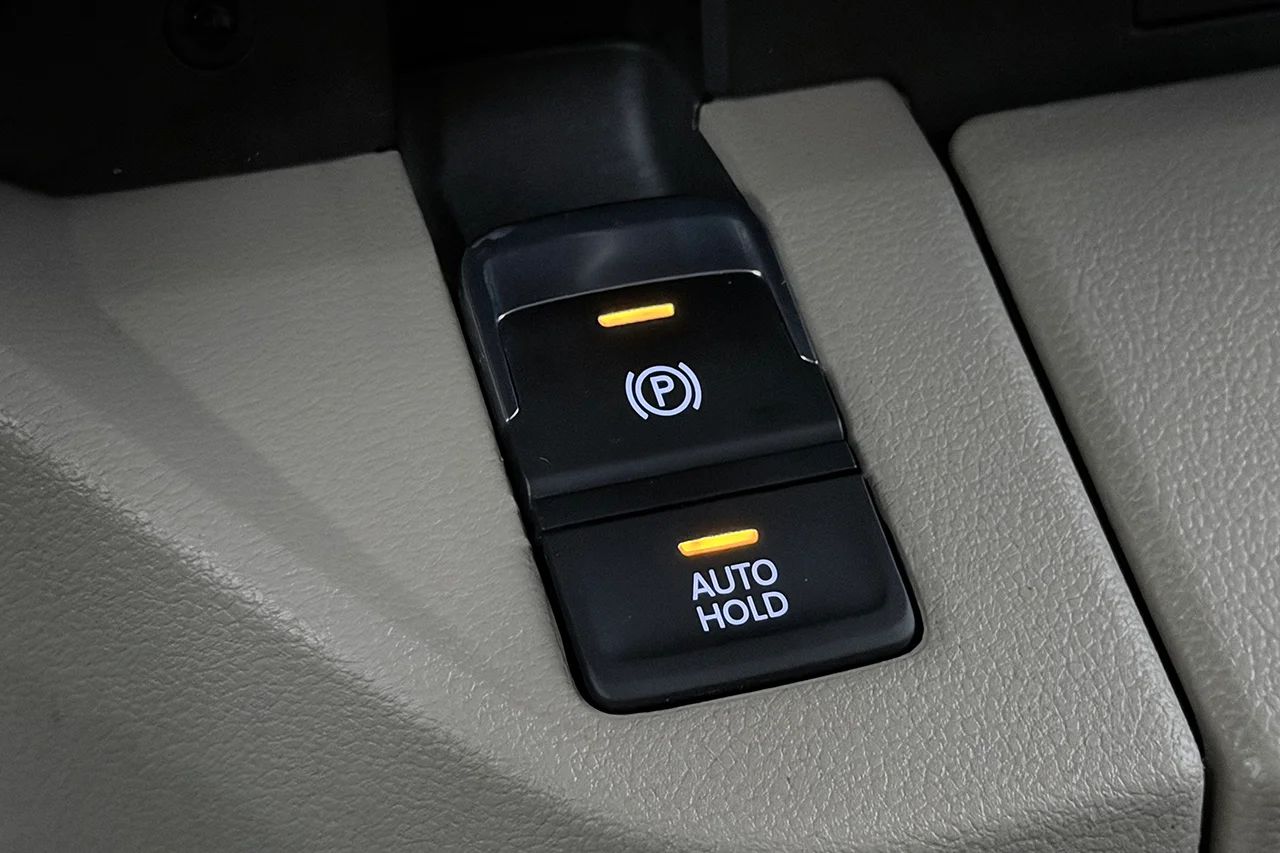 Volkswagen Multivan eHybrid 1.4 TSI Plus Drag Navi Kamera Cockpit MOMS 218hk – bild 17 av 33