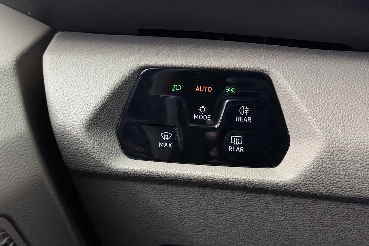 Volkswagen Multivan eHybrid 1.4 TSI Plus Drag Navi Kamera Cockpit MOMS 218hk – bild 29 av 33