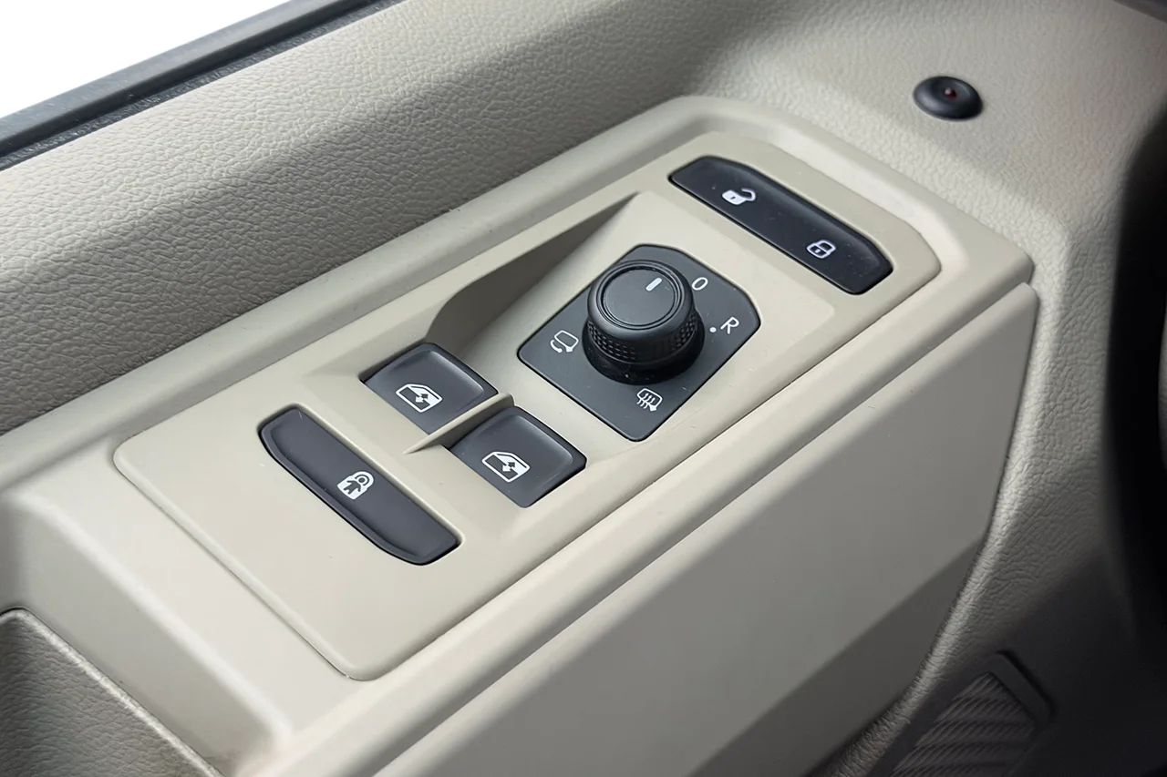 Volkswagen Multivan eHybrid 1.4 TSI Plus Drag Navi Kamera Cockpit MOMS 218hk – bild 30 av 33