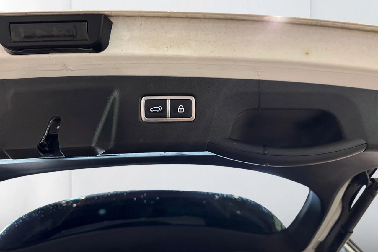Kia Sorento Plug-in Advance Plus 7-sits Drag Navi 360° Värmare MOMS 265hk – bild 15 av 16