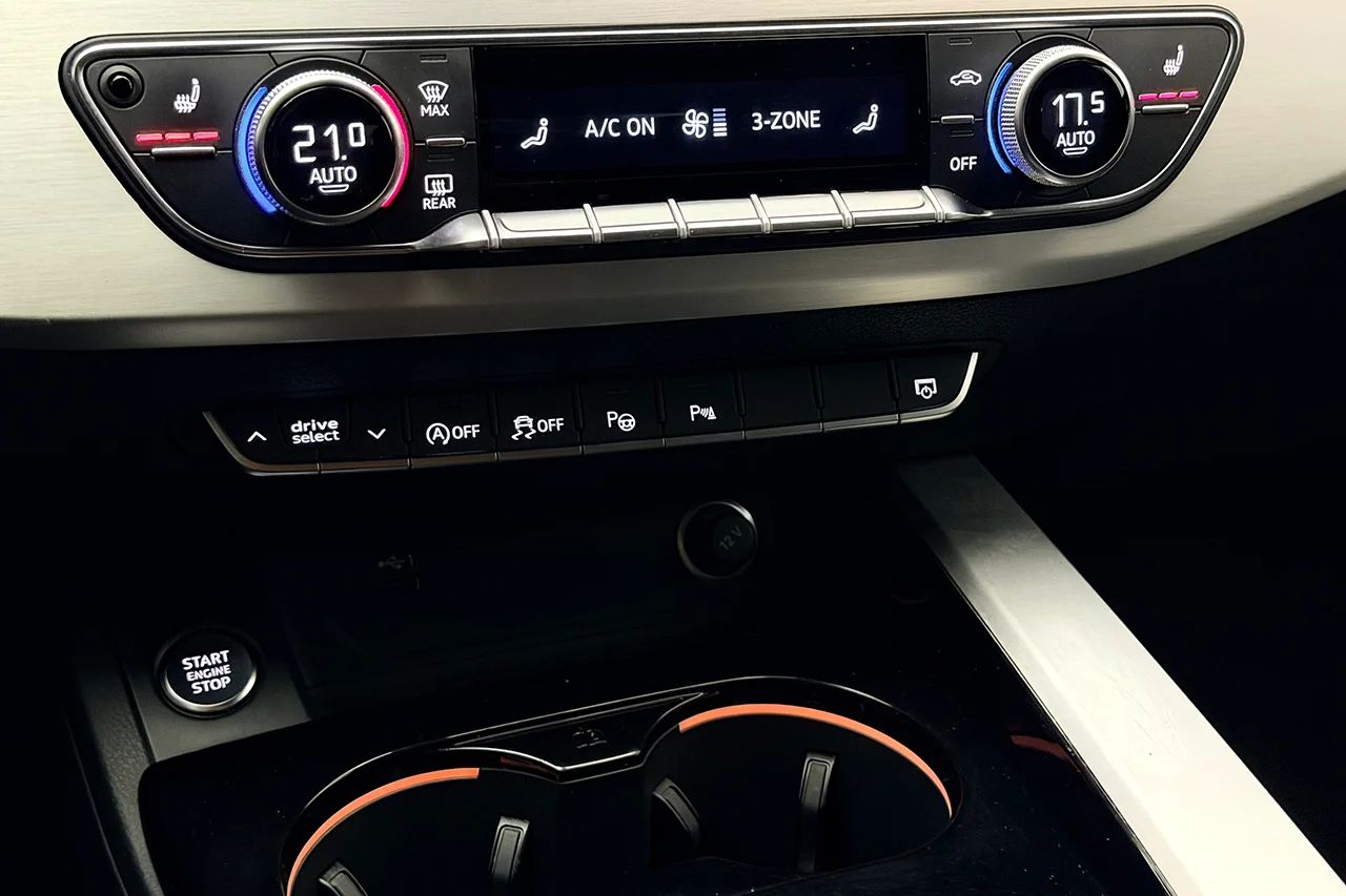 Audi A5 SB 45 TFSI Q S Line Drag Värmare 360° Cockpit MOMS 265hk – bild 30 av 39