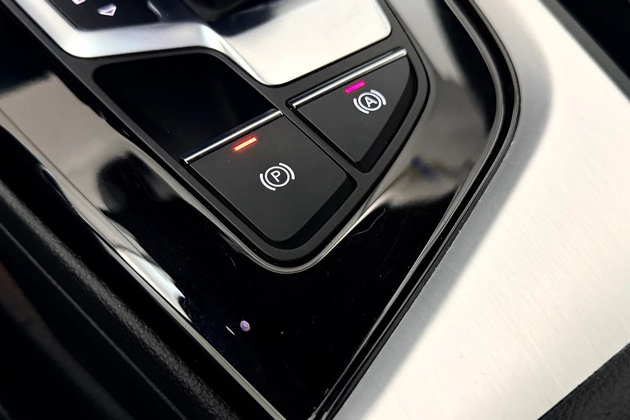 Audi A5 SB 45 TFSI Q S Line Drag Värmare 360° Cockpit MOMS 265hk – bild 33 av 39