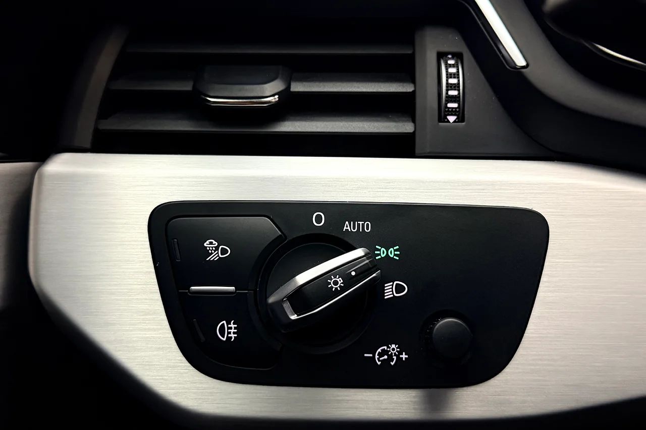 Audi A5 SB 45 TFSI Q S Line Drag Värmare 360° Cockpit MOMS 265hk – bild 35 av 39