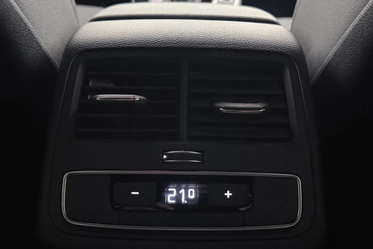 Audi A5 SB 45 TFSI Q S Line Drag Värmare 360° Cockpit MOMS 265hk – bild 16 av 39