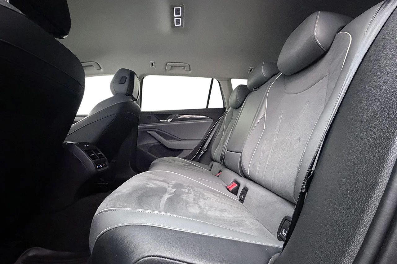 Volkswagen Passat SC 1.5 eTSI Business Drag Cockpit Navi Värmare ergoActive MOMS – bild 15 av 37