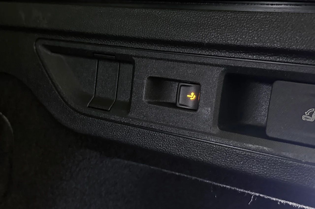 Volkswagen Passat SC 1.5 eTSI Business Drag Cockpit Navi Värmare ergoActive MOMS – bild 37 av 37
