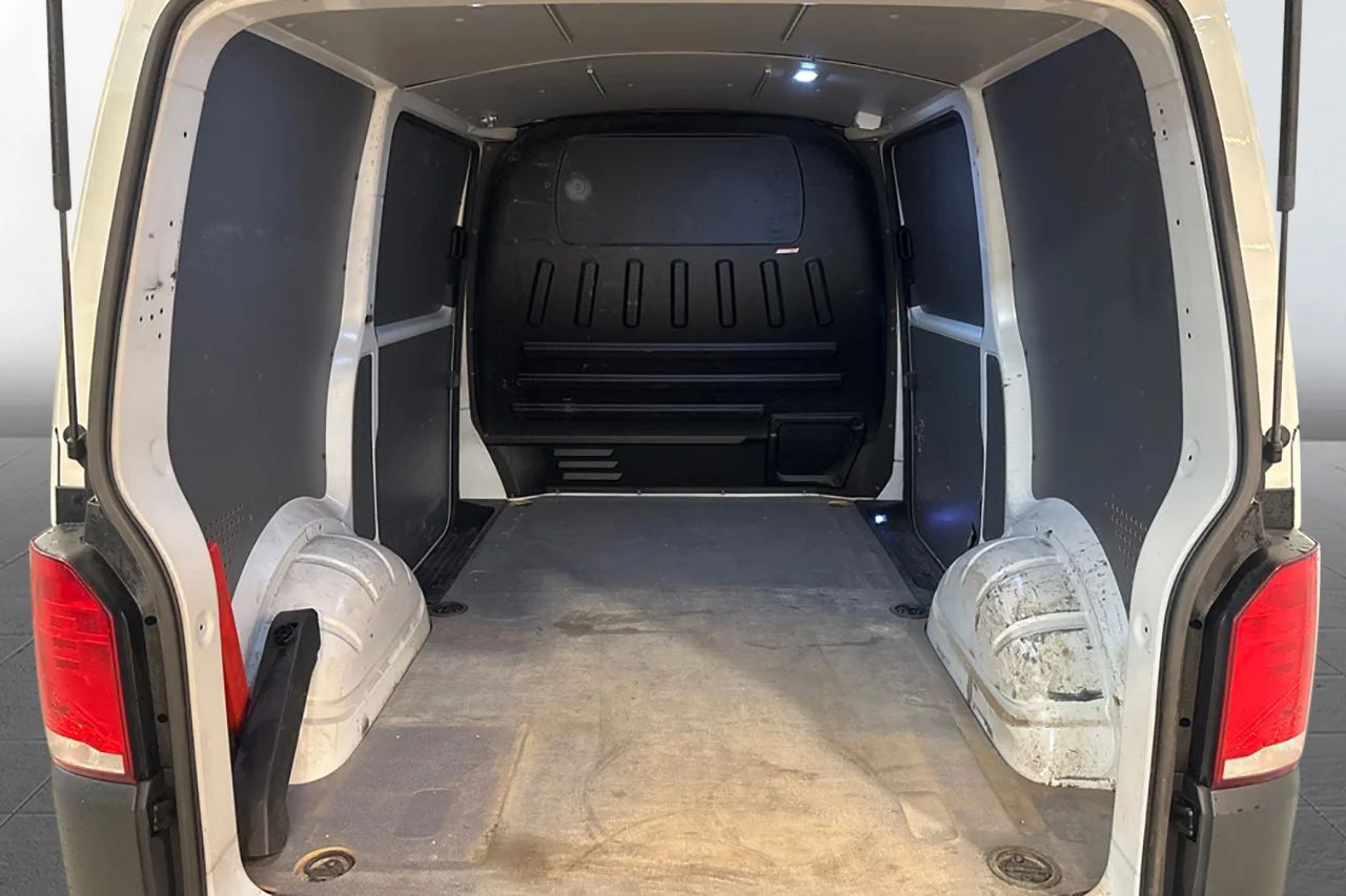 Volkswagen Transporter T30 2.0 TDI Aut Drag Komfort 3-sits Värmare MOMS 150hk – bild 8 av 9