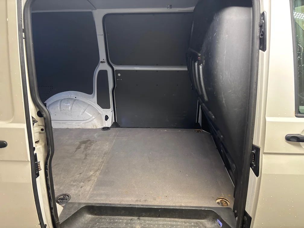Volkswagen Transporter T30 2.0 TDI Aut Drag Komfort 3-sits Värmare MOMS 150hk – bild 7 av 9