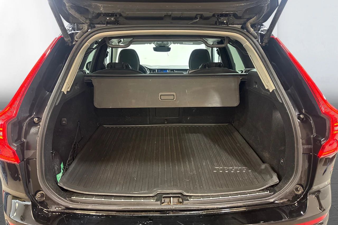 Volvo XC60 Recharge T6 AWD Drag Pano Navi Kamera BLIS MOMS 350hk – bild 14 av 15