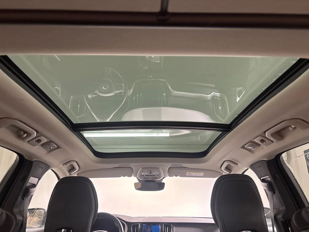 Volvo XC60 Recharge T6 AWD Drag Pano Navi Kamera BLIS MOMS 350hk – bild 10 av 15