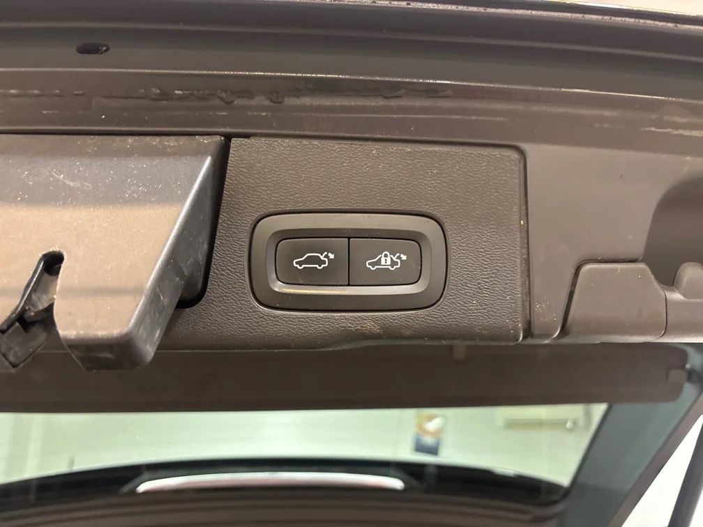 Volvo XC60 Recharge T6 AWD Drag Pano Navi Kamera BLIS MOMS 350hk – bild 15 av 15