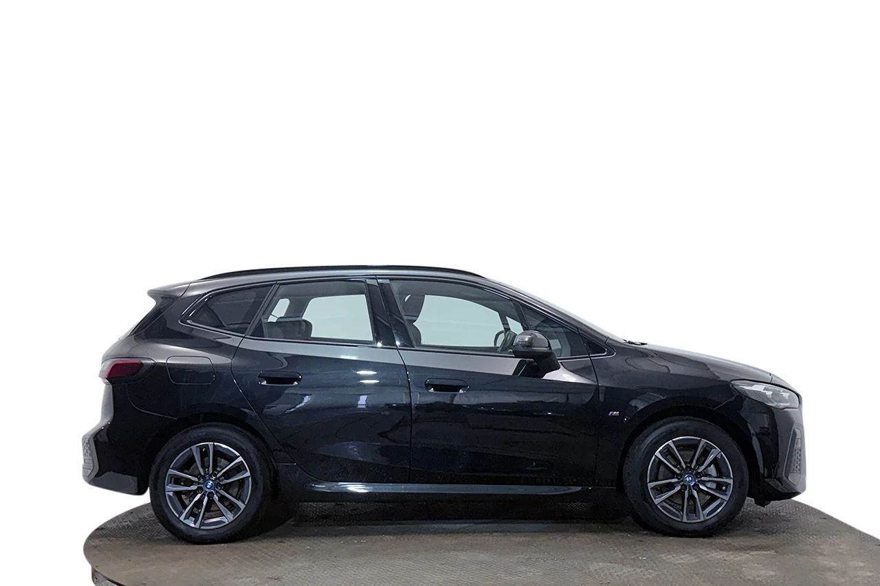 BMW 225e xDrive Active Tourer M Sport Shadow PremiumPro Drag Cockpit MOMS – bild 4 av 37