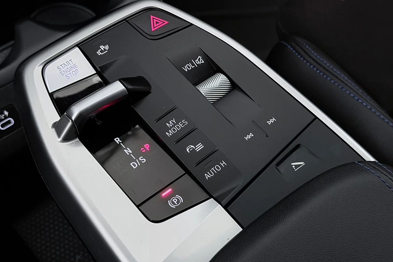 BMW 225e xDrive Active Tourer M Sport Shadow PremiumPro Drag Cockpit MOMS – bild 31 av 37