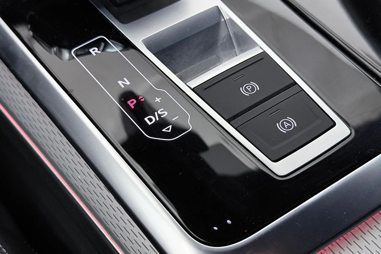 Audi Q8 60 TFSI e Q S Line BlackApp+ Drag 360° Valcona MOMS 490hk – bild 32 av 37