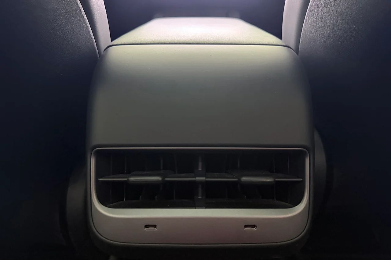 Tesla Model Y Long Range AWD Drag Läder MOMS 514hk – bild 33 av 36