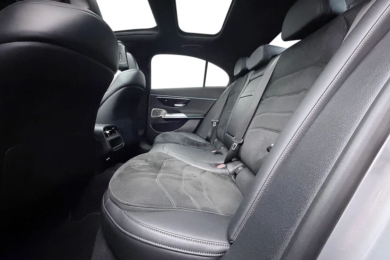 Mercedes-Benz E 220 d AMG Line Premium Night Pano 360° Burmester4D 197hk – bild 14 av 36