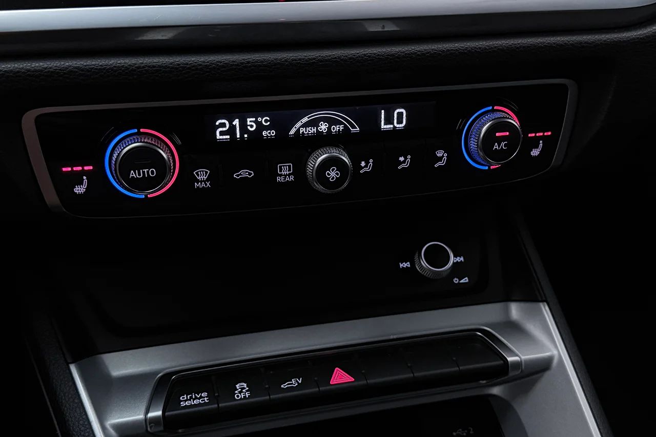 Audi Q3 45 TFSI e Proline Cockpit Connect P-Sens MOMS 245hk – bild 26 av 30