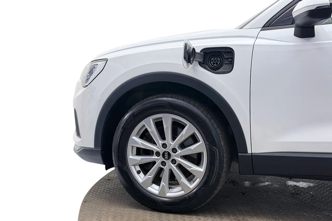 Audi Q3 45 TFSI e Proline Cockpit Connect P-Sens MOMS 245hk – bild 10 av 30