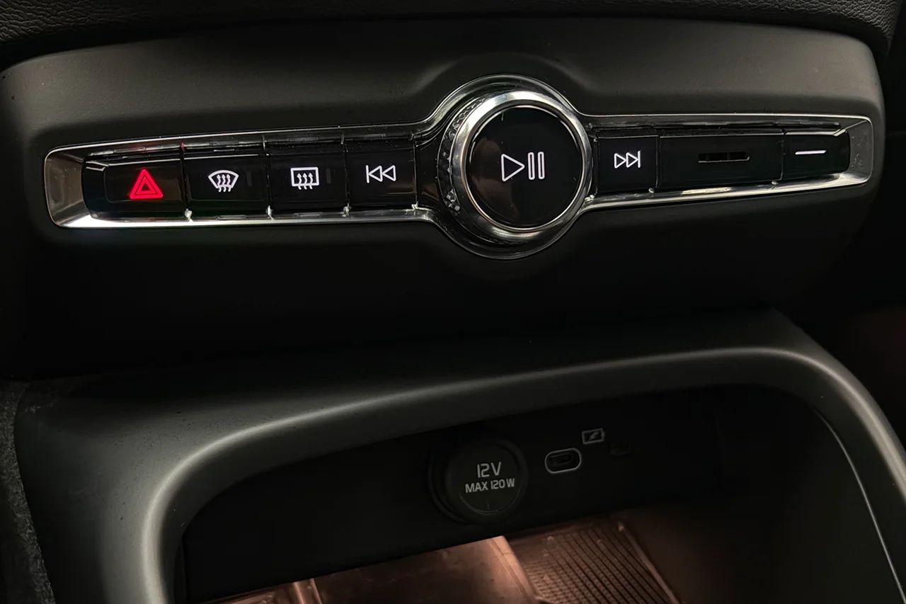 Volvo XC40 Recharge Extended Range, Drag, Pano, 360, 252hk, 2024 – bild 32 av 37