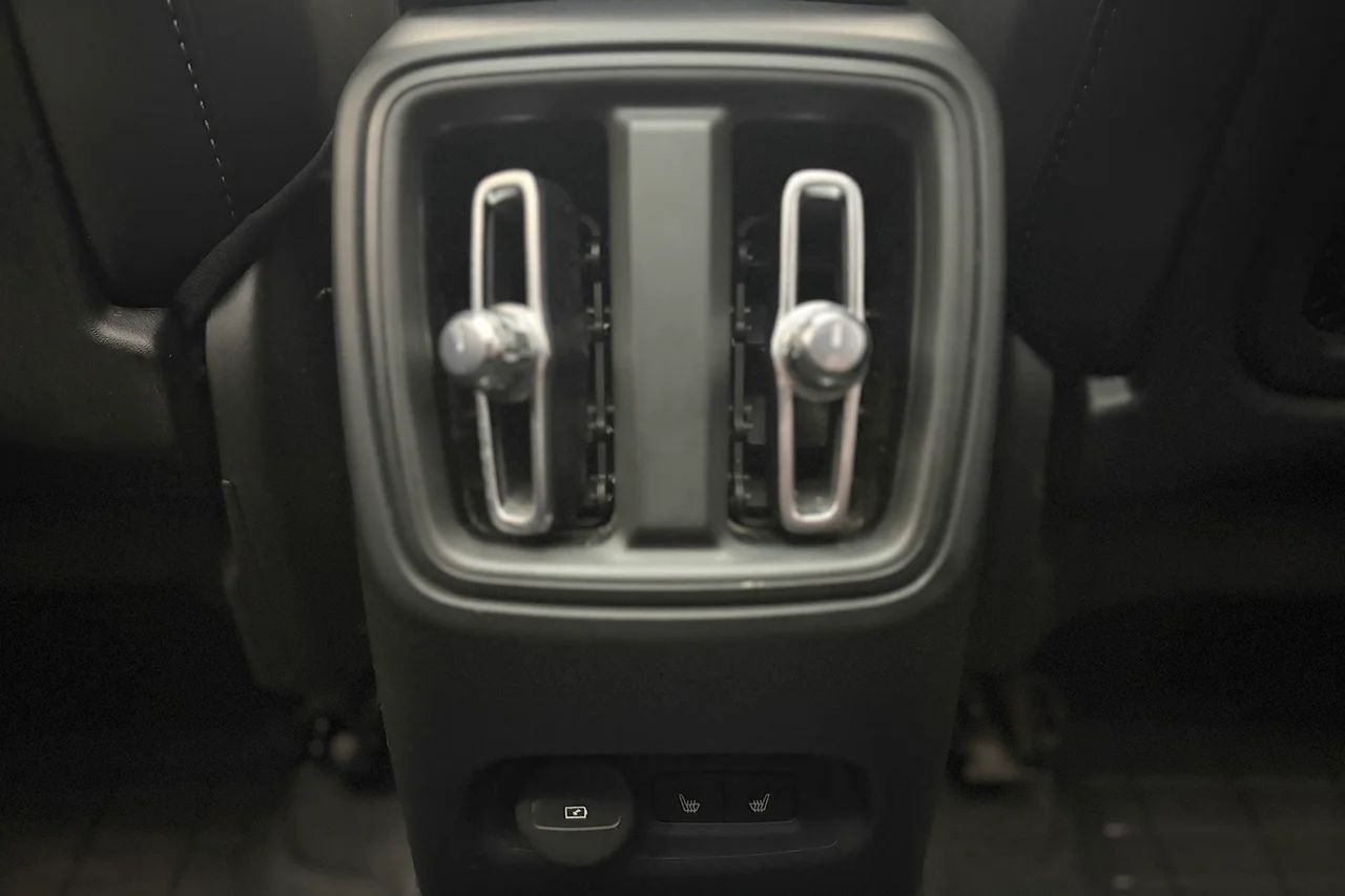 Volvo XC40 Recharge Extended Range, Drag, Pano, 360, 252hk, 2024 – bild 16 av 37