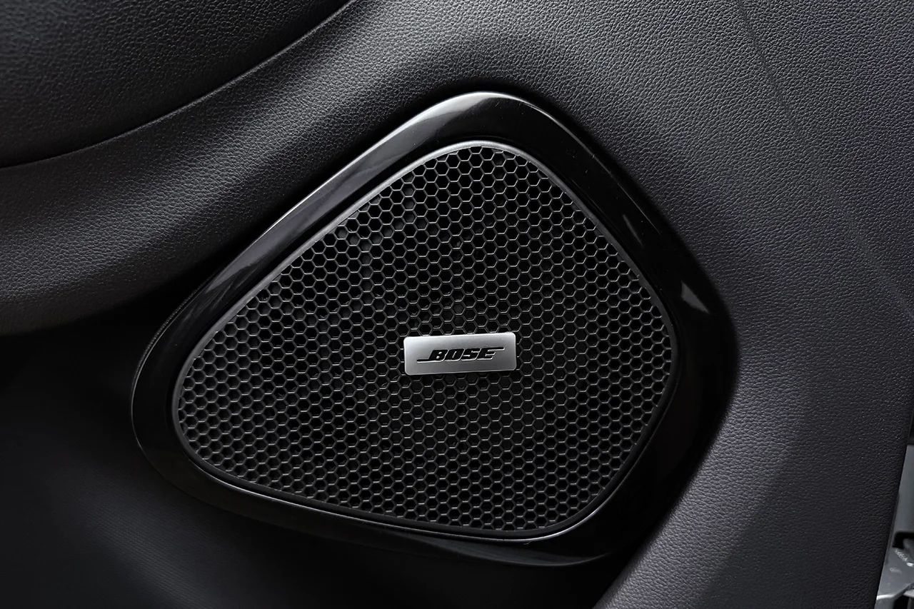 Renault Zoe R110 41 kWh Iconic Batteriköpt Kamera Värmare BOSE Skinn 109hk – bild 30 av 32