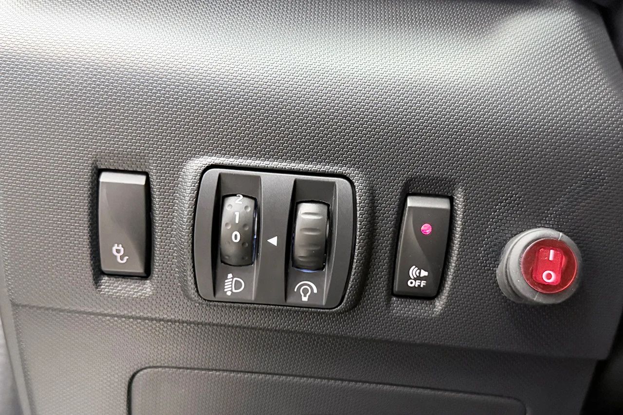 Renault Zoe R110 41 kWh Iconic Batteriköpt Kamera Värmare BOSE Skinn 109hk – bild 29 av 32