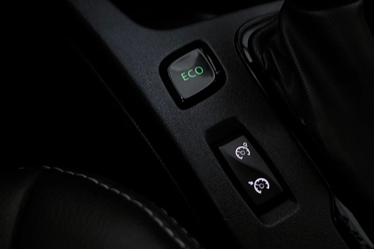 Renault Zoe R110 41 kWh Iconic Batteriköpt Kamera Värmare BOSE Skinn 109hk – bild 28 av 32