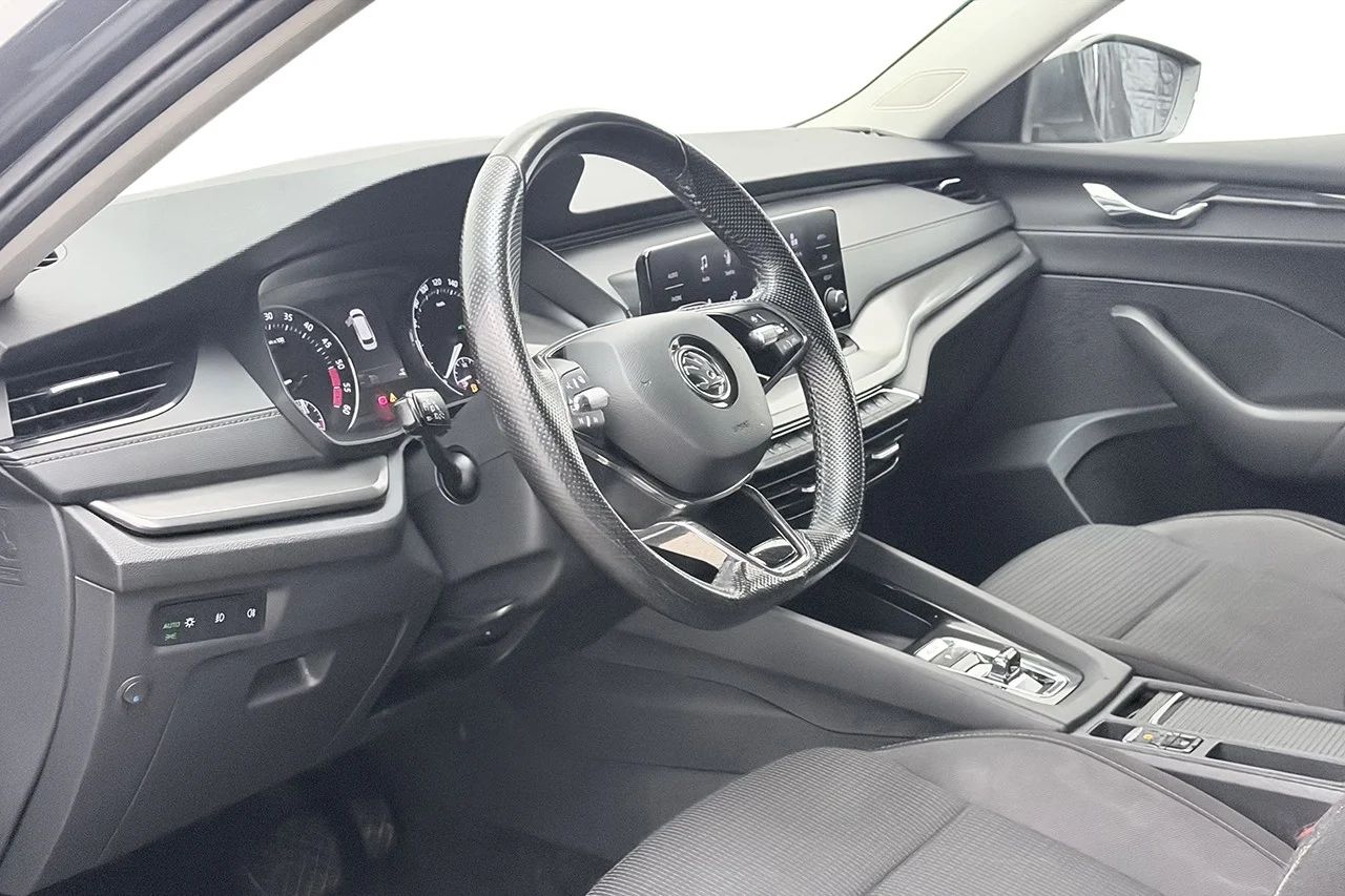 Skoda Octavia Kombi 2.0 TDI SCR 4x4 Aut Ambition Komfortpkt P-Sens Värmare – bild 12 av 31