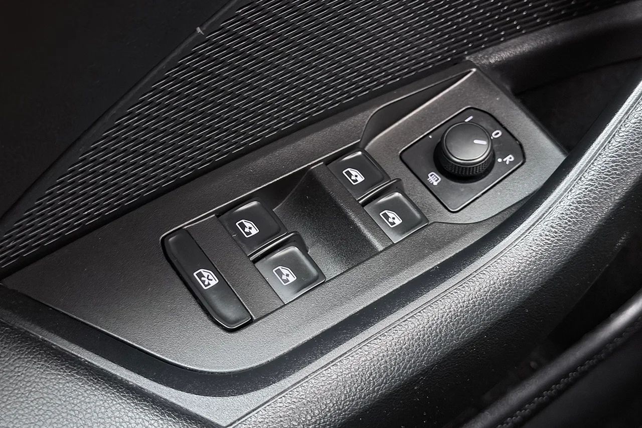Skoda Octavia Kombi 2.0 TDI SCR 4x4 Aut Ambition Komfortpkt P-Sens Värmare – bild 30 av 31