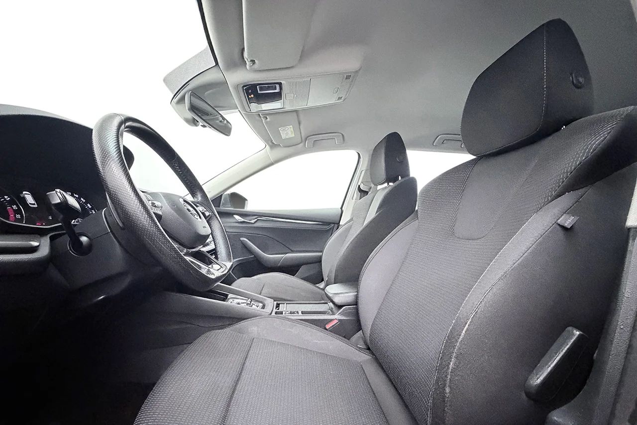 Skoda Octavia Kombi 2.0 TDI SCR 4x4 Aut Ambition Komfortpkt P-Sens Värmare – bild 11 av 31