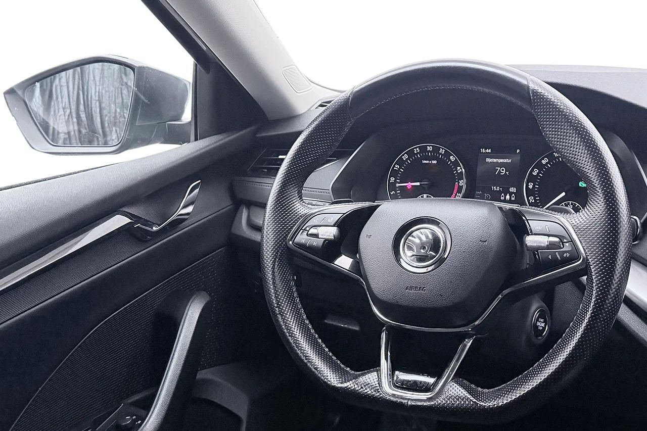 Skoda Octavia Kombi 2.0 TDI SCR 4x4 Aut Ambition Komfortpkt P-Sens Värmare – bild 15 av 31