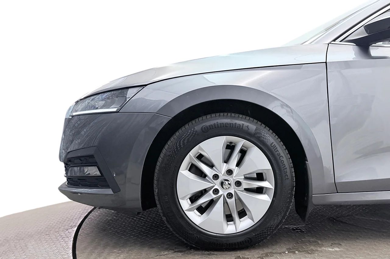 Skoda Octavia Kombi 2.0 TDI SCR 4x4 Aut Ambition Komfortpkt P-Sens Värmare – bild 10 av 31