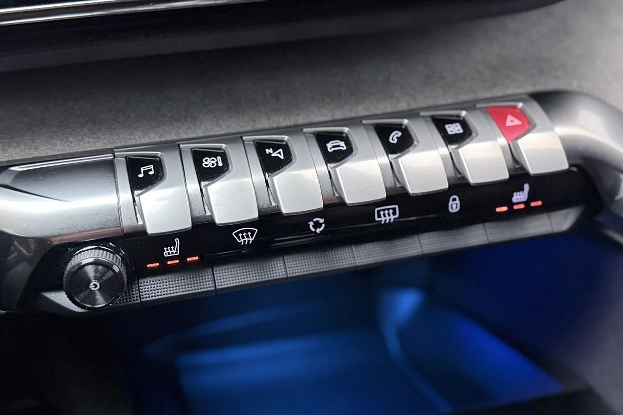 Peugeot 3008 1.2 PureTech GT Navi Kamera Cockpit Delläder MOMS – bild 23 av 27